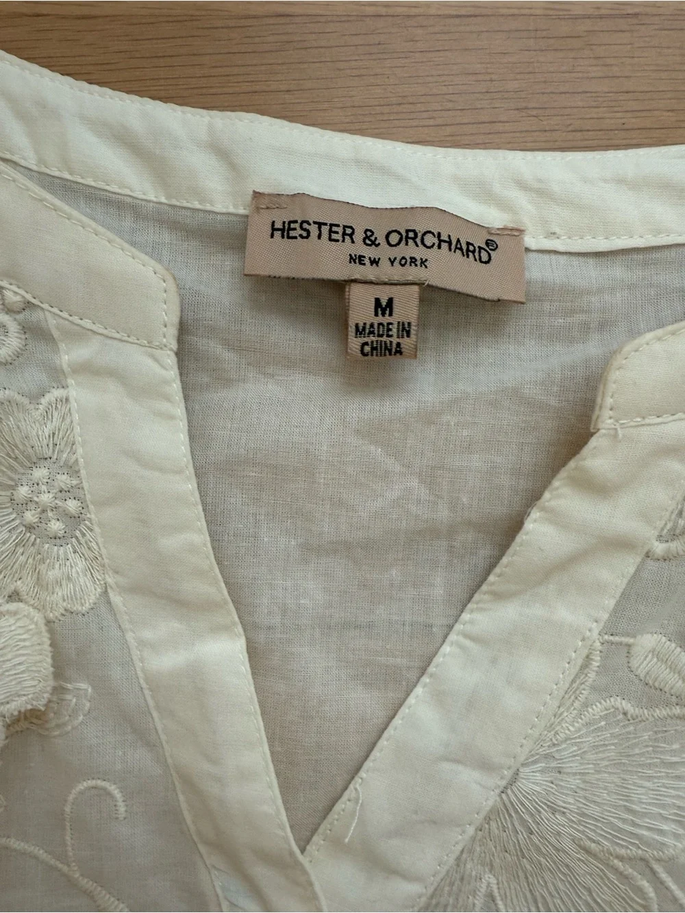 Hester & Orchard Medium Beige Floral Embroidered 100% Cotton V Neck Blouse - Picture 4 of 6